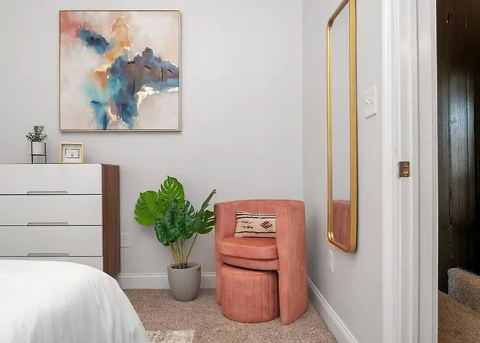 Cozy With King Beds - Short Drive To Holiday home