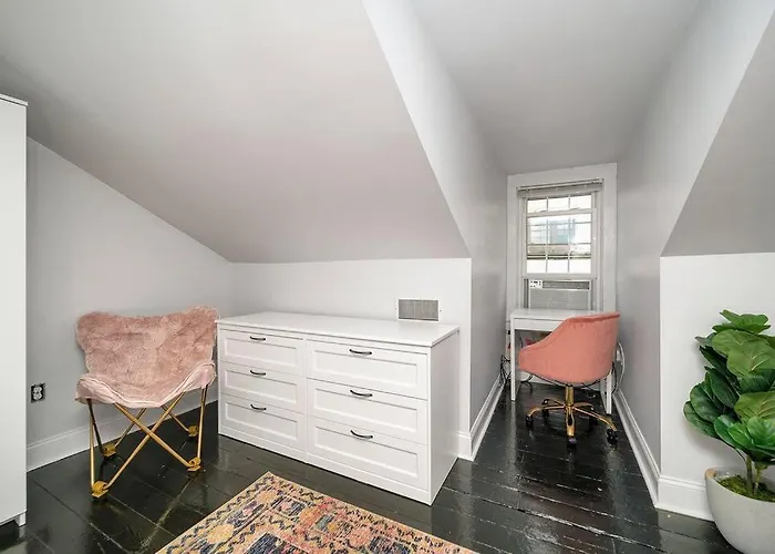 Holiday home Cozy With King Beds - Short Drive To *