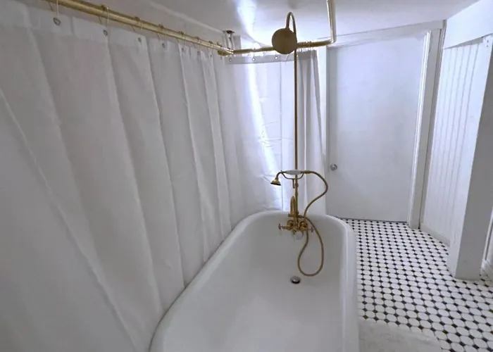 Holiday home Cozy With King Beds - Short Drive To *